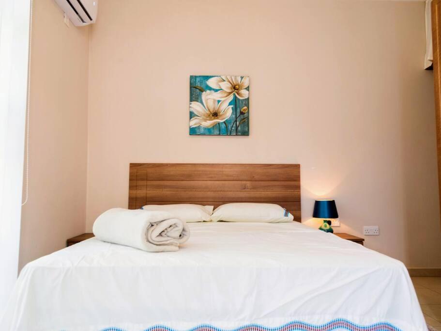 Sea Views Apartment-Wifi-Sleep 5 Марсаскала Екстер'єр фото